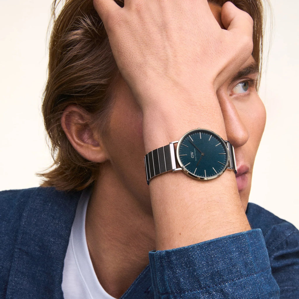 DW00100776 - Classic Piano Link Arctic Silver