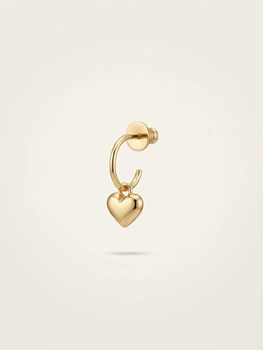 Monorecchino CICCO925 OR0154 in argento 925 dorato con cerchietto e cuore pendente liscio e lucido su sfondo chiaro, CICCO Gioielleria.