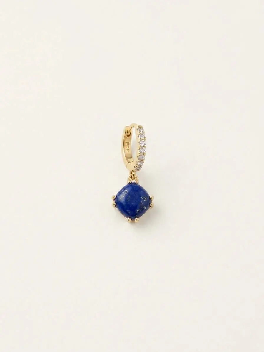 Monorecchino CICCO925 OR0153 in argento 925 dorato con lapislazuli blu a rombo e cerchio con zirconi su sfondo chiaro, CICCO Gioielleria.