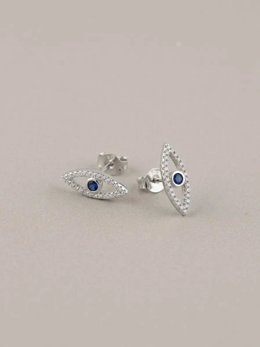 Orecchini a occhio greco in argento 925 con zirconi OR0124 indossati, CICCO Gioielleria.