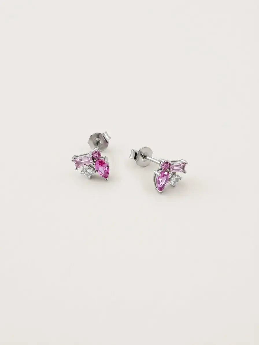 Orecchini parilobo CICCO925 OR0169 in argento 925 con pietre rosa, fucsia e bianche su sfondo chiaro, CICCO Gioielleria.