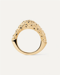 Anello PDPAOLA Duna AN01-B71-14 in argento 925 con finitura oro 18K e texture irregolare su sfondo neutro, CICCO Gioielleria.