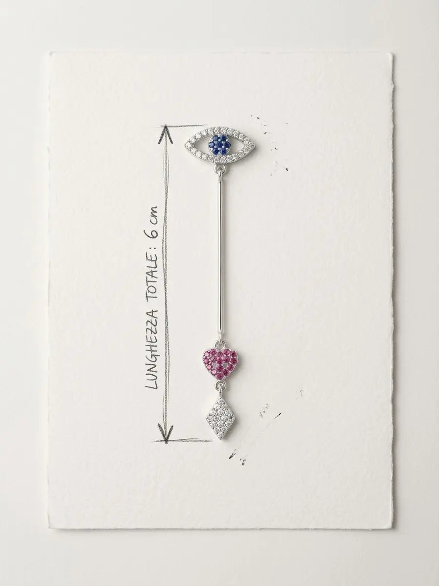Orecchino pendente lineare OR0139 in argento 925 con occhio blu, cuore rosa e rombo luminoso, con indicazione della lunghezza totale di 6 cm, CICCO Gioielleria.