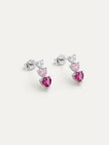 Orecchini a lobo in argento 925 con tre pietre a cuore bianche, rosa e fucsia su fondo chiaro, OR0176, CICCO Gioielleria.