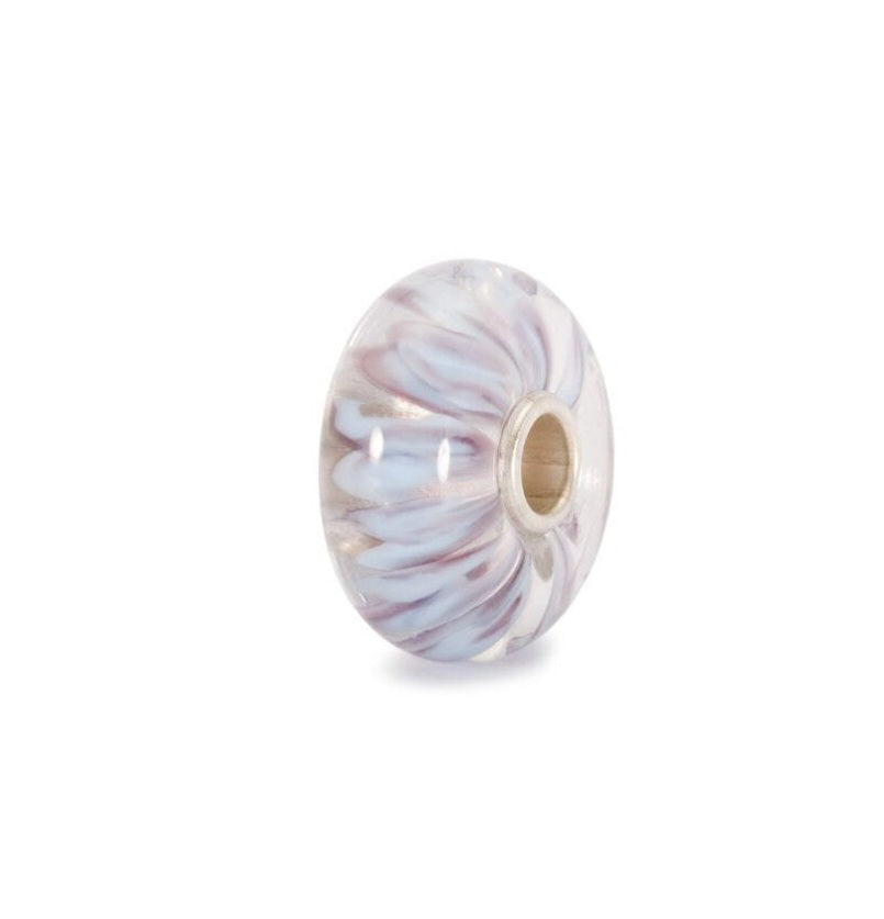 Trollbeads Margherite Traslucide TGLBE-10098 – Bead in vetro di Murano con margherite bianche e riflessi blu – Cicco Gioielleria