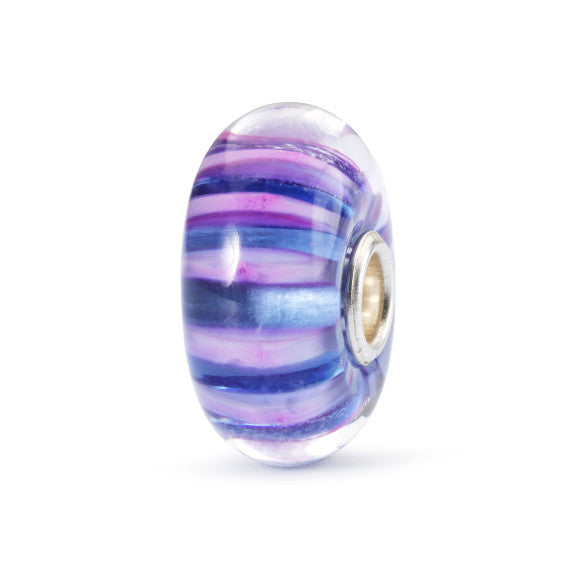 Trollbeads Strisce Indaco TGLBE-10327 – Bead in vetro di Murano lavorato a mano, strisce viola e indaco con asola in argento 925 | Cicco Gioielleria