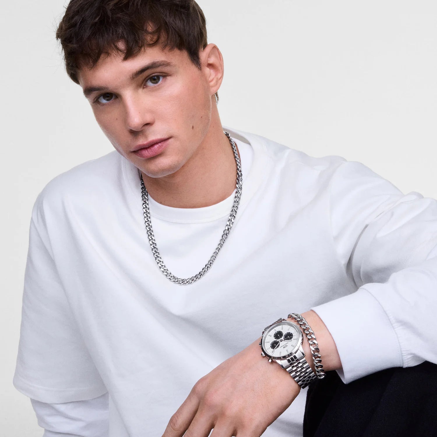 DW00100872 - Iconic Chronograph Arch 5-Link Off- White Panda Silver